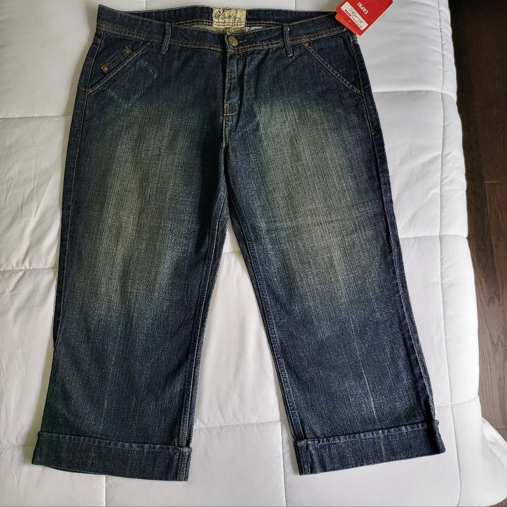 Levi's capri jeans, size 16, NWT